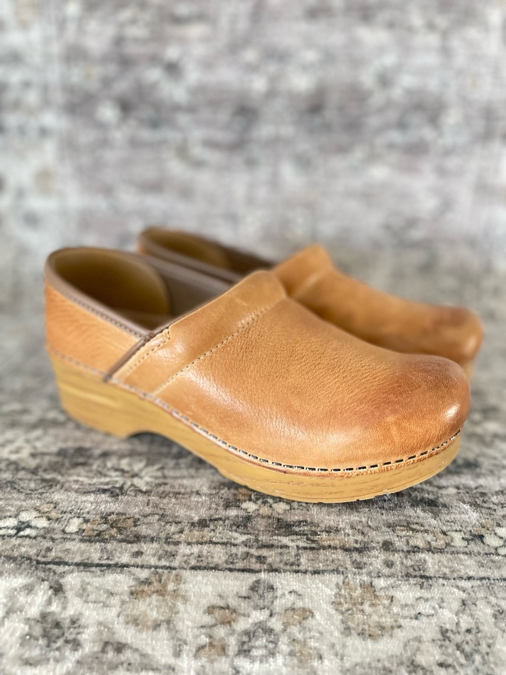Dansko Pro Clogs Honey Burnished Leather Distressed Beige Size 38